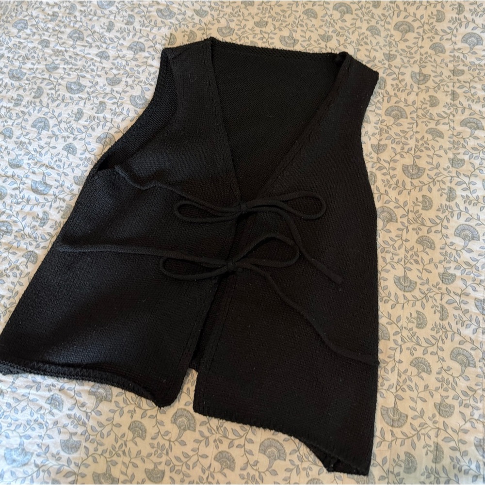 SHEIN Black Knit Tie-Front Tank Vest